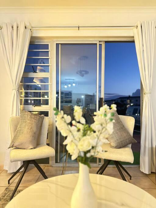 Caline-v Luxury Front Flat * Cape Town