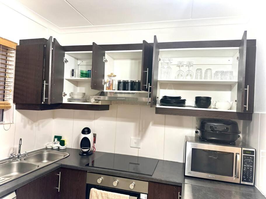 Caline-v Luxury Front Flat Apartment Cape Town