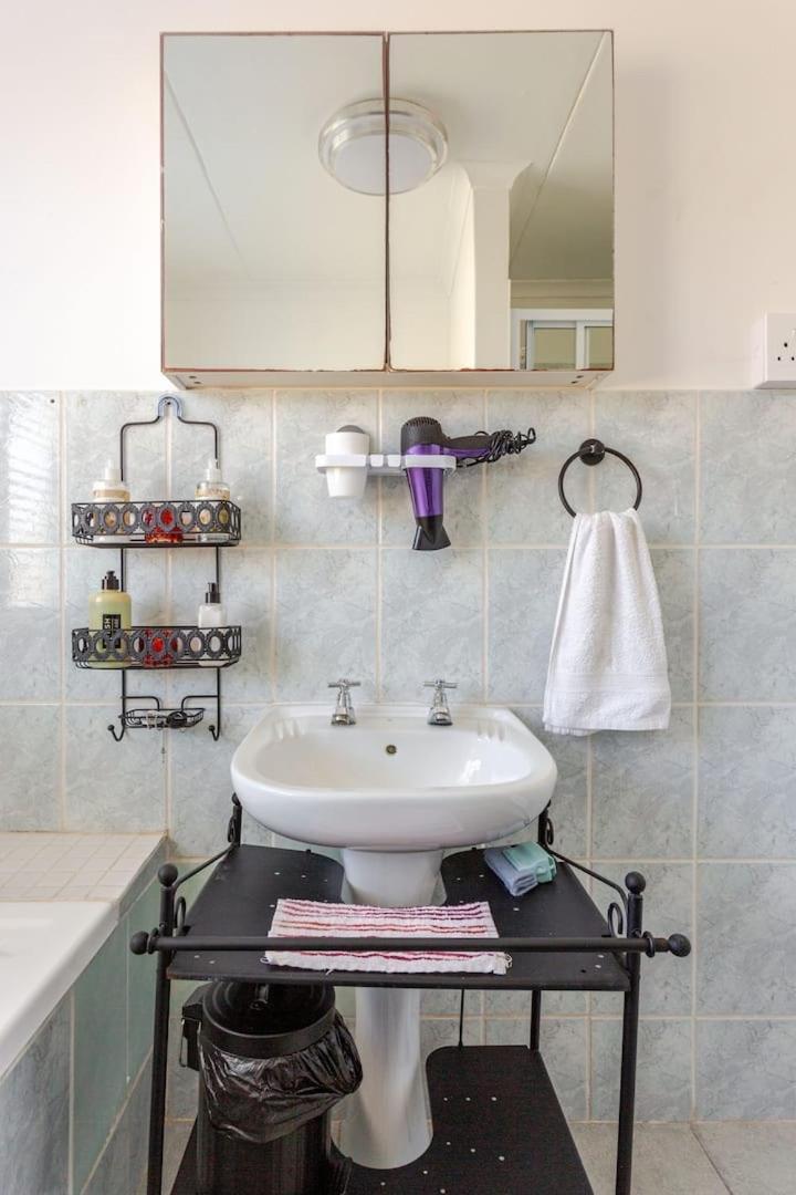 Caline-v Luxury Front Flat Apartment Cape Town