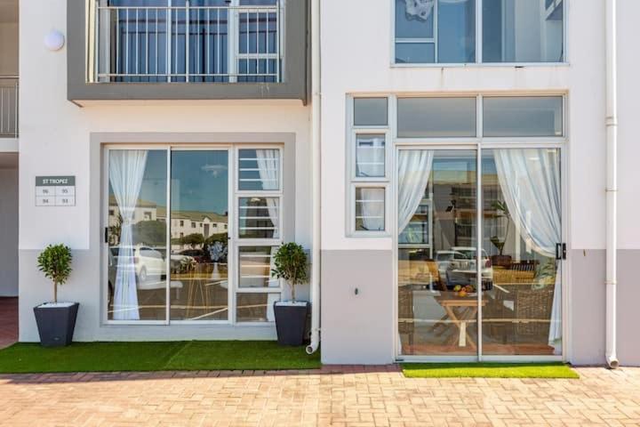 Caline-v Luxury Front Flat