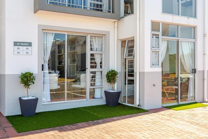 Caline-v Luxury Front Flat