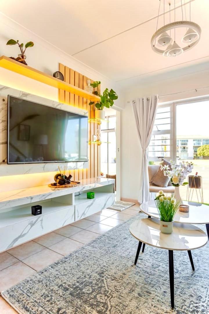 Caline-v Luxury Front Flat * Cape Town