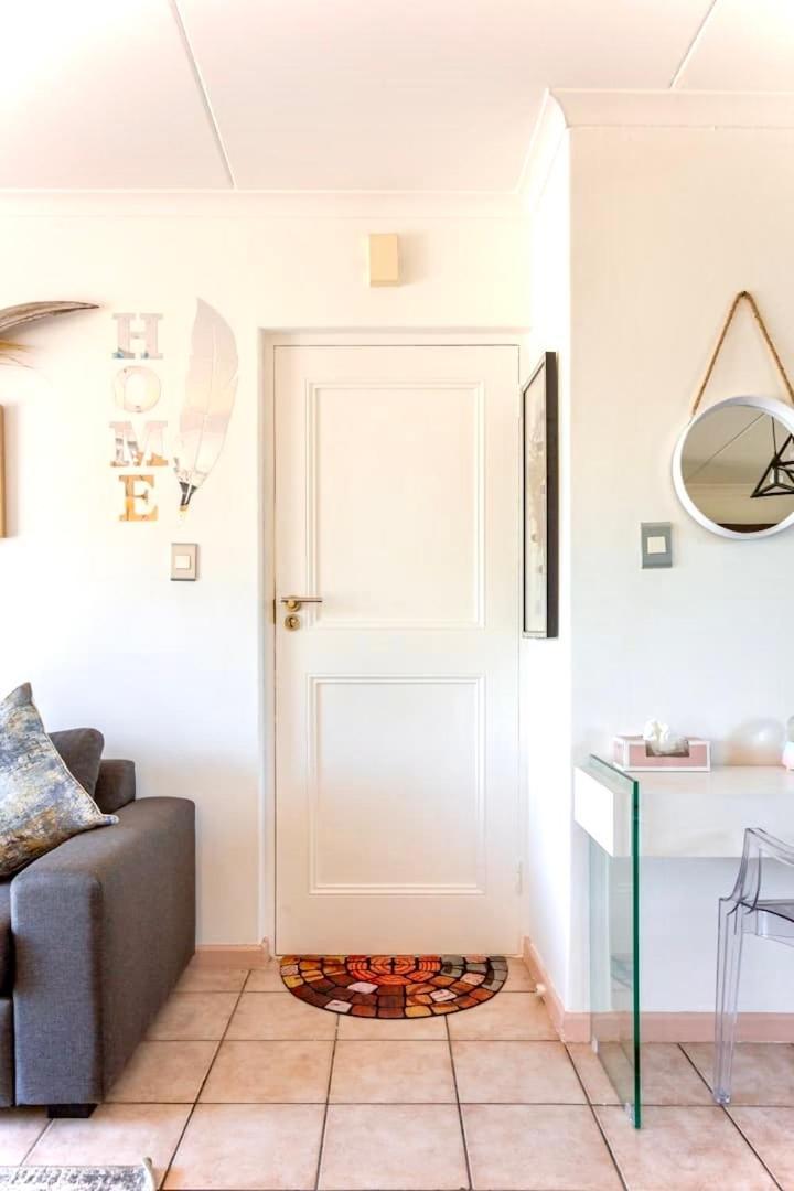 Caline-v Luxury Front Flat * Cape Town